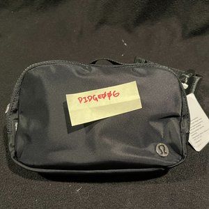 Lululemon Everywhere Belt Bag Black NWT